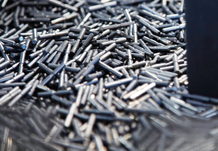 Steel components during gas nitriding heat treatment at RÜBIG – uniform surface hardening for enhanced wear and corrosion resistance