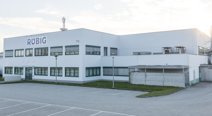 Vonkajší pohľad na závod RÜBIG Wels pre tepelné spracovanie hliníka
